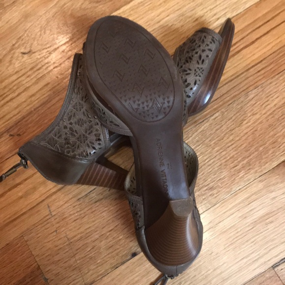 Adrienne Vittadini dark taupe dressy heel - Sz 7.5 - Picture 7 of 8